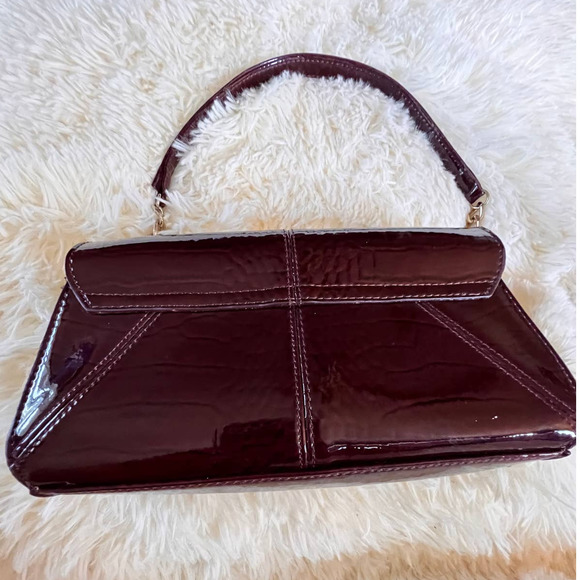 Liz Claiborne Plum shiny shoulder bag - Picture 2 of 4